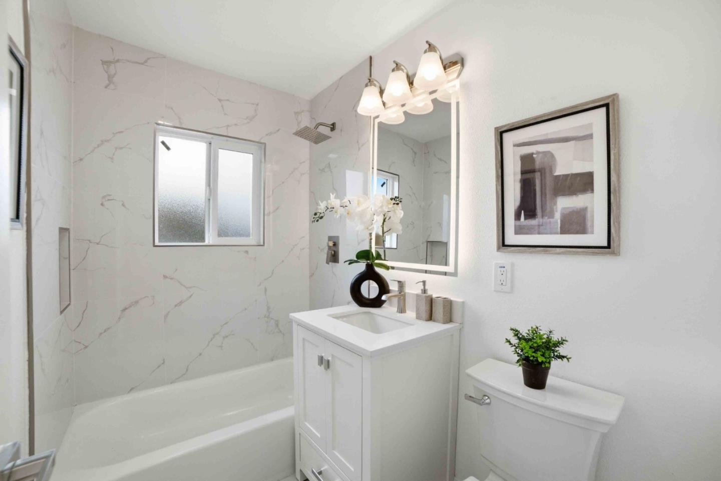 Detail Gallery Image 14 of 41 For 552 Borregas Ave, Sunnyvale,  CA 94085 - 5 Beds | 3 Baths