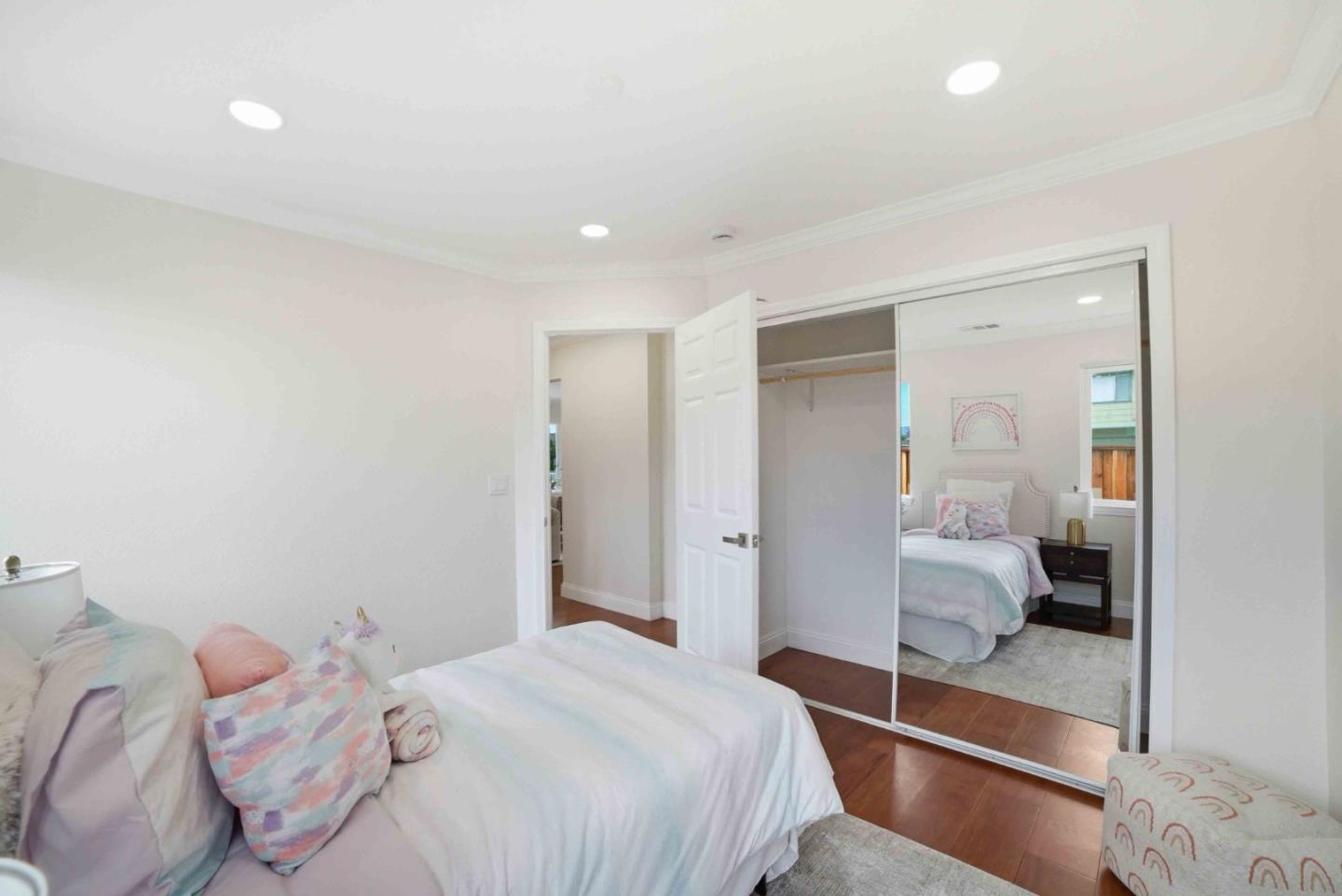 Detail Gallery Image 15 of 41 For 552 Borregas Ave, Sunnyvale,  CA 94085 - 5 Beds | 3 Baths