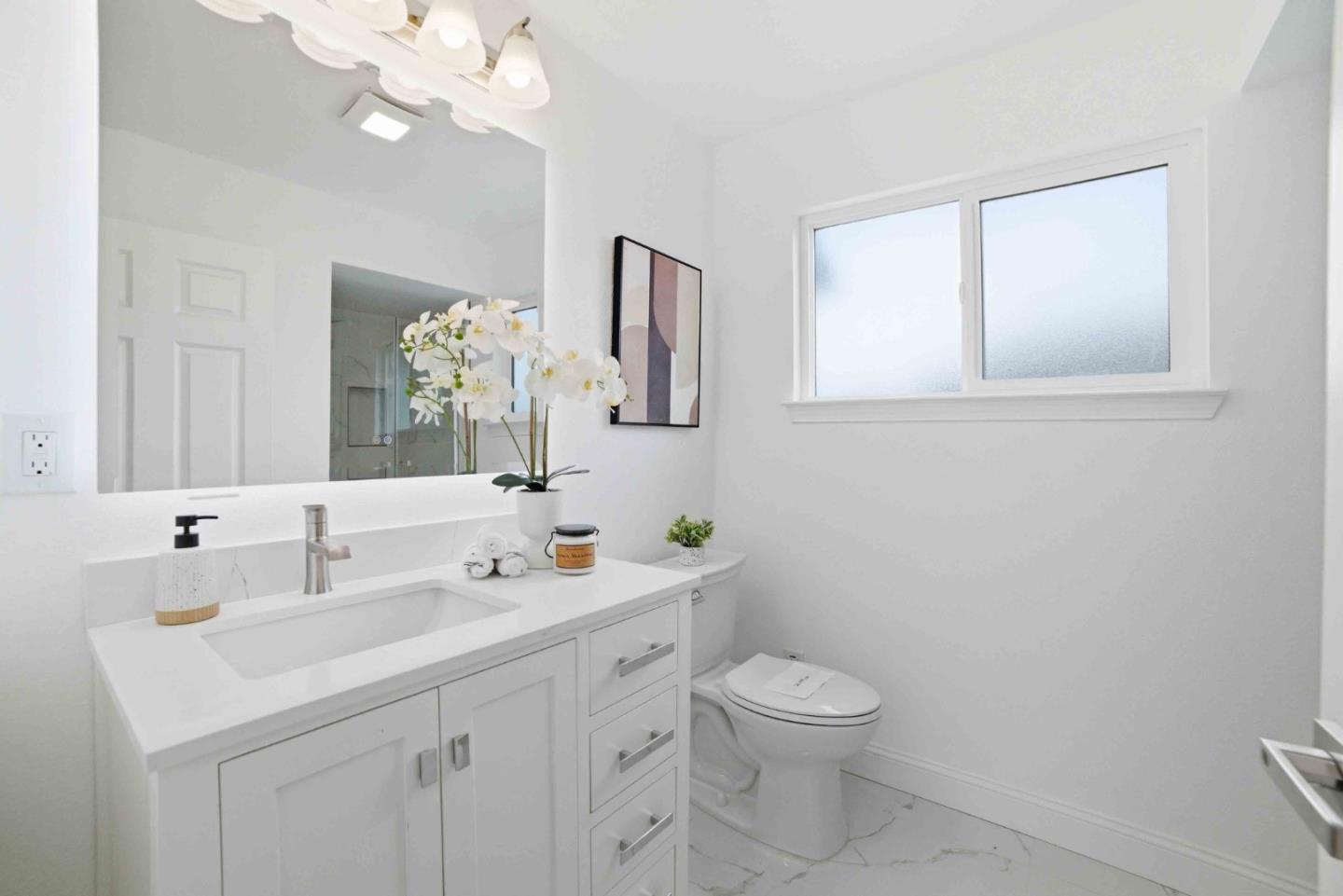 Detail Gallery Image 17 of 41 For 552 Borregas Ave, Sunnyvale,  CA 94085 - 5 Beds | 3 Baths