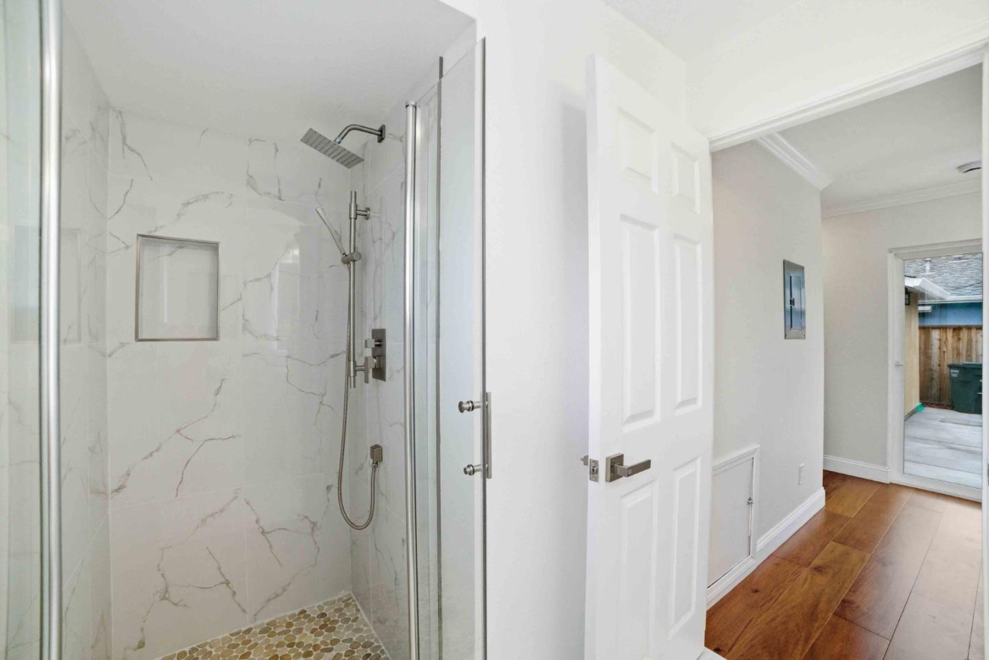 Detail Gallery Image 18 of 41 For 552 Borregas Ave, Sunnyvale,  CA 94085 - 5 Beds | 3 Baths