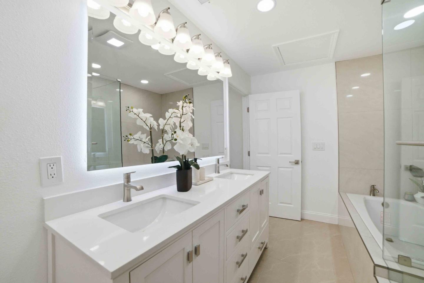 Detail Gallery Image 24 of 41 For 552 Borregas Ave, Sunnyvale,  CA 94085 - 5 Beds | 3 Baths