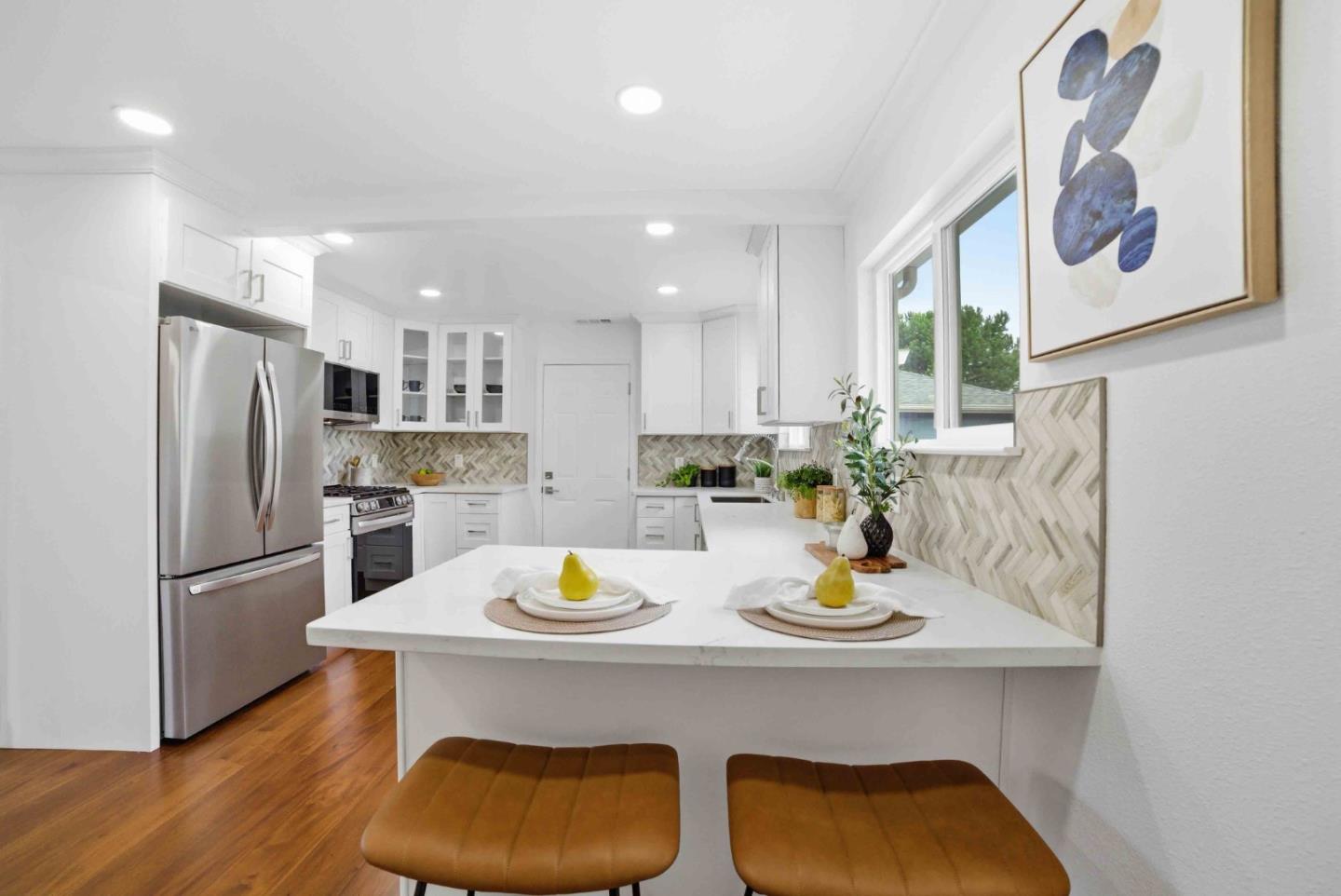 Detail Gallery Image 7 of 41 For 552 Borregas Ave, Sunnyvale,  CA 94085 - 5 Beds | 3 Baths