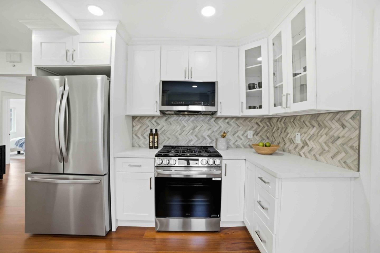 Detail Gallery Image 9 of 41 For 552 Borregas Ave, Sunnyvale,  CA 94085 - 5 Beds | 3 Baths