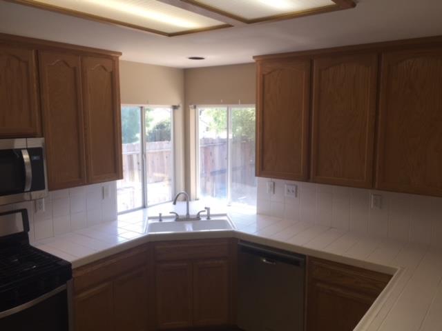 Detail Gallery Image 3 of 11 For 2290 Ventana Ct, Hollister,  CA 95023 - 5 Beds | 3 Baths