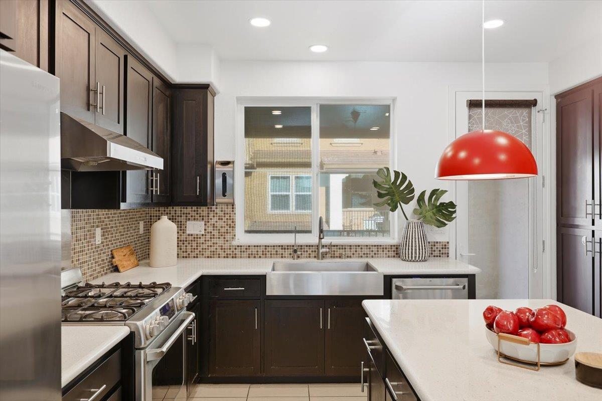 Detail Gallery Image 13 of 32 For 275 Currlin Cir, Milpitas,  CA 95035 - 3 Beds | 3/1 Baths