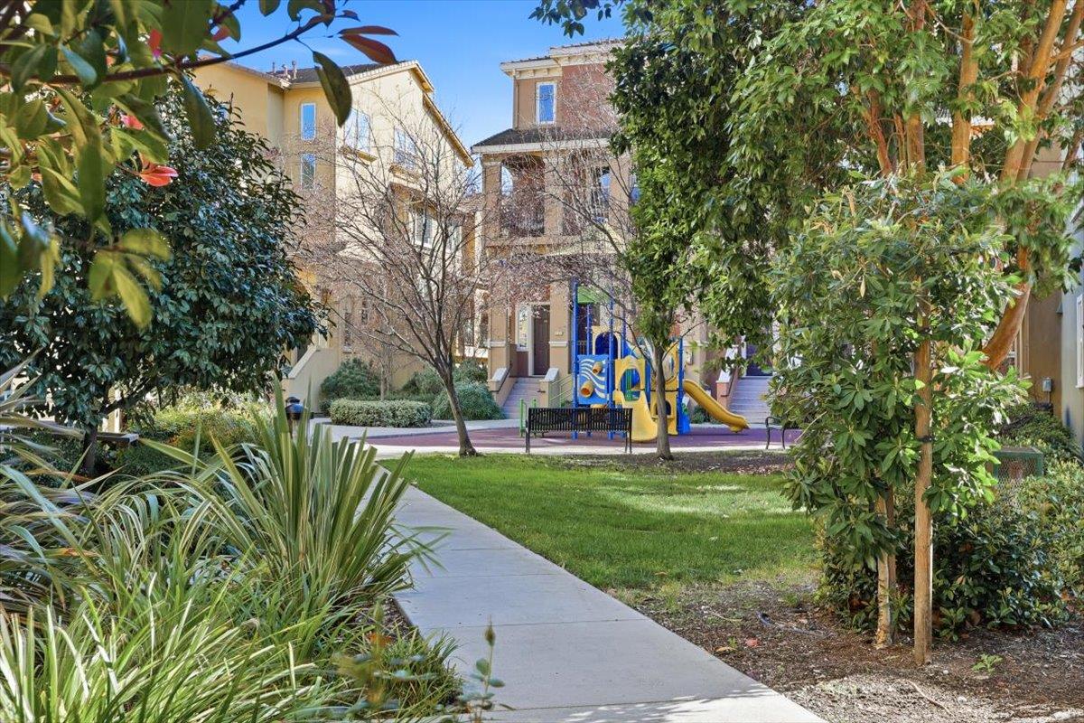 Detail Gallery Image 4 of 32 For 275 Currlin Cir, Milpitas,  CA 95035 - 3 Beds | 3/1 Baths