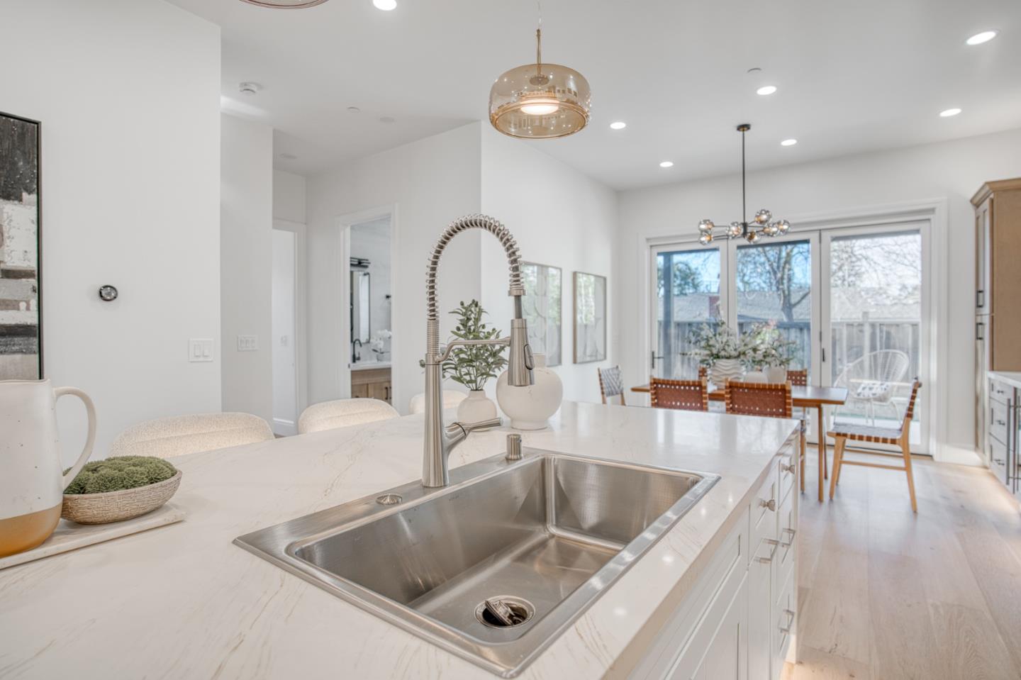 Detail Gallery Image 17 of 73 For 1006 Judson Dr, Mountain View,  CA 94040 - 6 Beds | 5 Baths