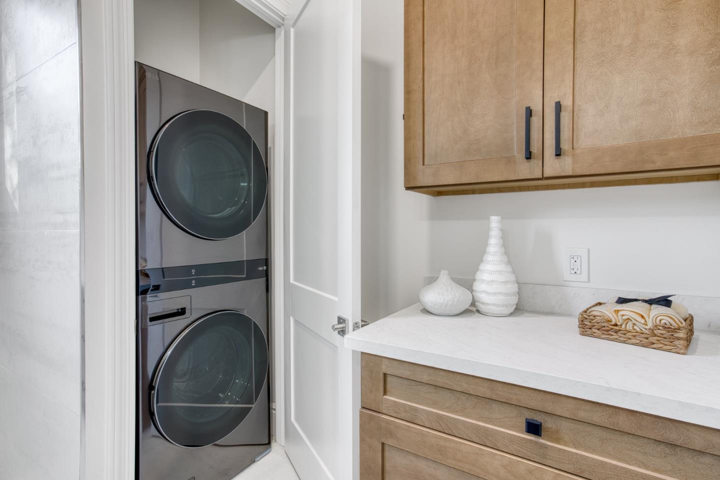 Detail Gallery Image 39 of 73 For 1006 Judson Dr, Mountain View,  CA 94040 - 6 Beds | 5 Baths