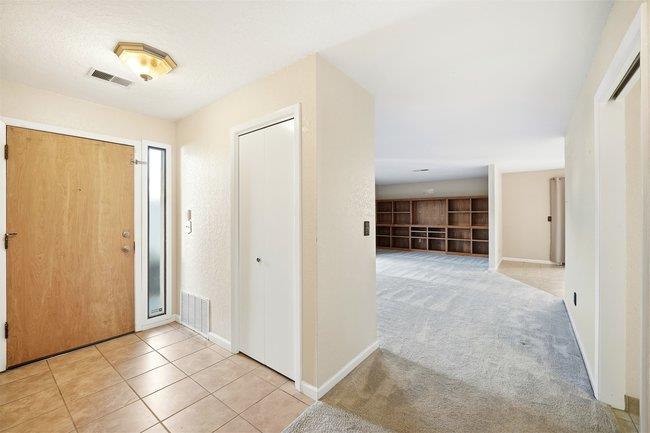 Detail Gallery Image 3 of 24 For 1067 Padre Dr #2,  Salinas,  CA 93901 - 2 Beds | 2 Baths