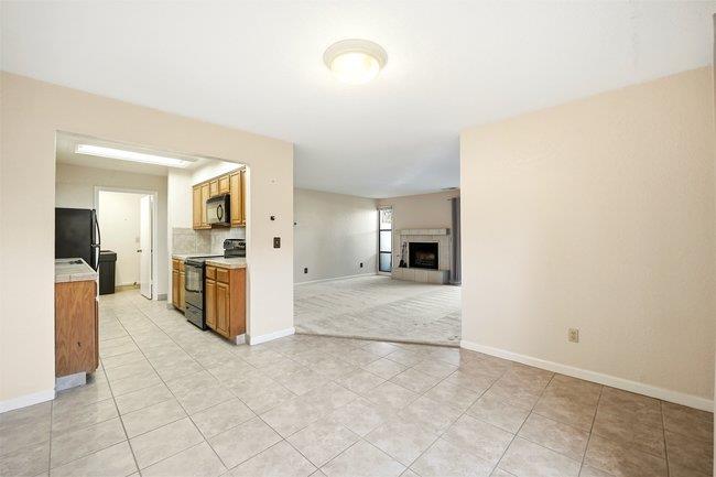 Detail Gallery Image 8 of 24 For 1067 Padre Dr #2,  Salinas,  CA 93901 - 2 Beds | 2 Baths