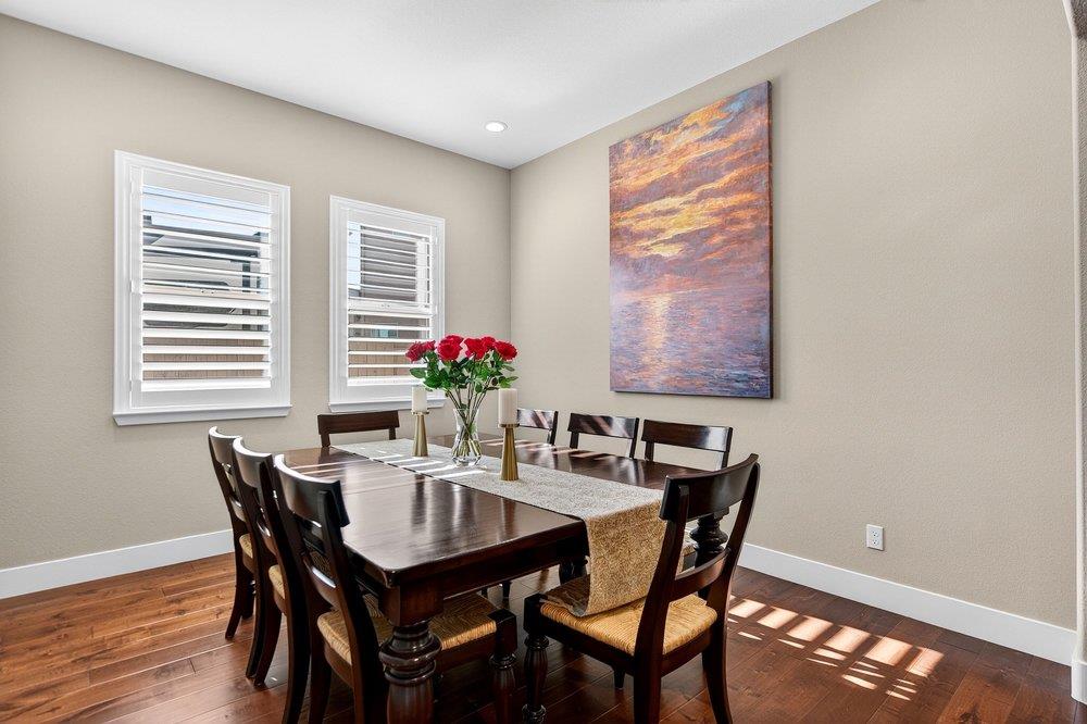 Detail Gallery Image 12 of 70 For 989 Pismo Ct, Hollister,  CA 95023 - 3 Beds | 3 Baths