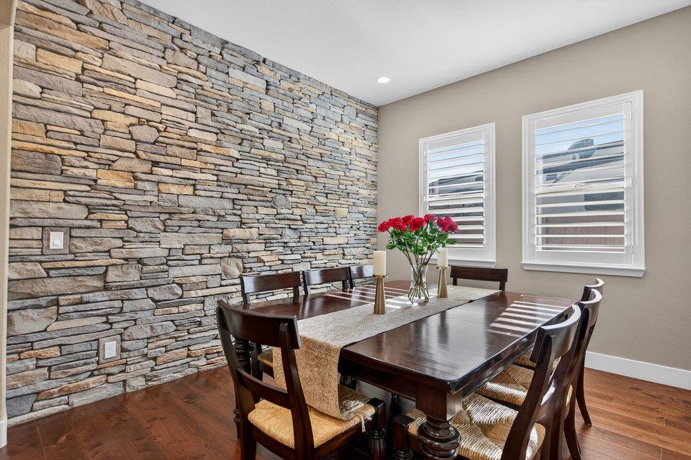 Detail Gallery Image 13 of 70 For 989 Pismo Ct, Hollister,  CA 95023 - 3 Beds | 3 Baths