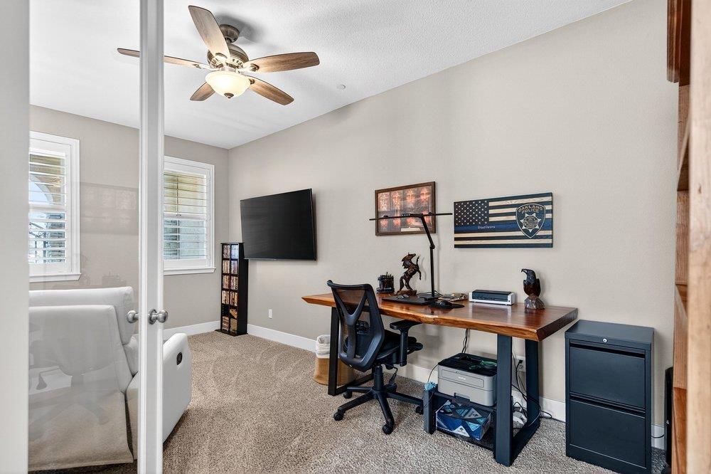 Detail Gallery Image 14 of 70 For 989 Pismo Ct, Hollister,  CA 95023 - 3 Beds | 3 Baths