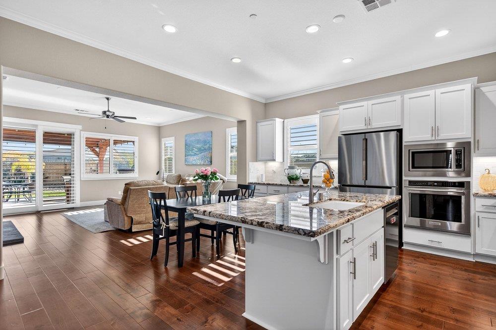 Detail Gallery Image 19 of 70 For 989 Pismo Ct, Hollister,  CA 95023 - 3 Beds | 3 Baths