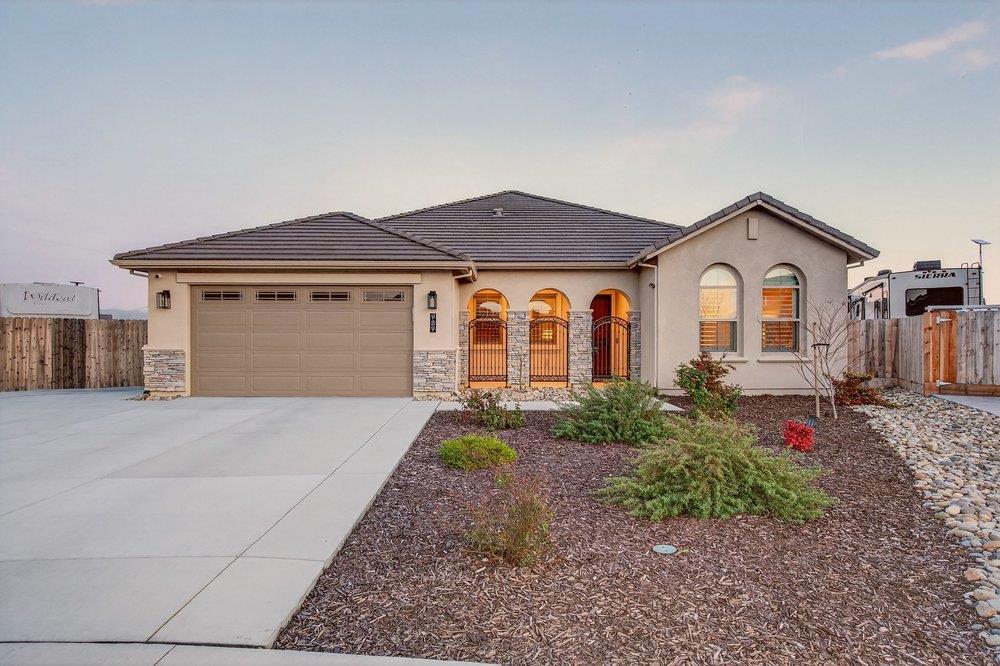 Detail Gallery Image 2 of 70 For 989 Pismo Ct, Hollister,  CA 95023 - 3 Beds | 3 Baths