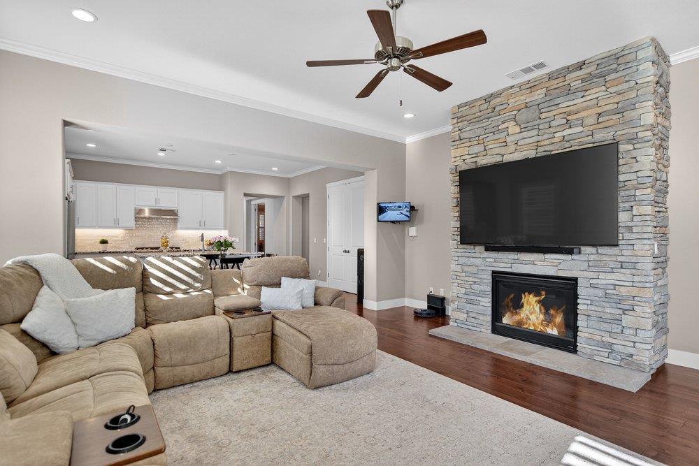 Detail Gallery Image 20 of 70 For 989 Pismo Ct, Hollister,  CA 95023 - 3 Beds | 3 Baths