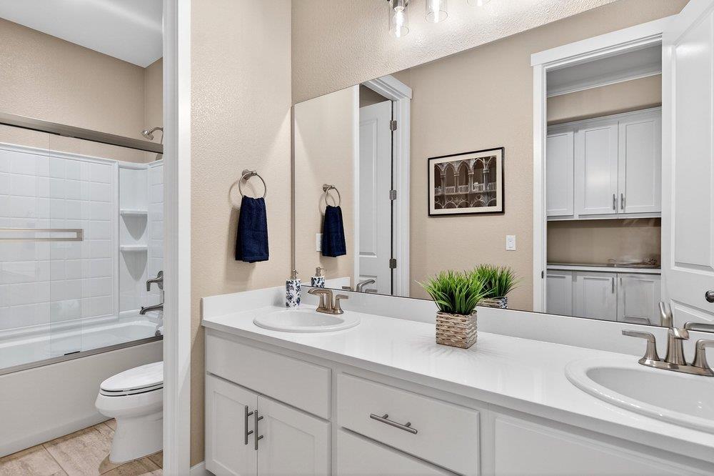 Detail Gallery Image 24 of 70 For 989 Pismo Ct, Hollister,  CA 95023 - 3 Beds | 3 Baths