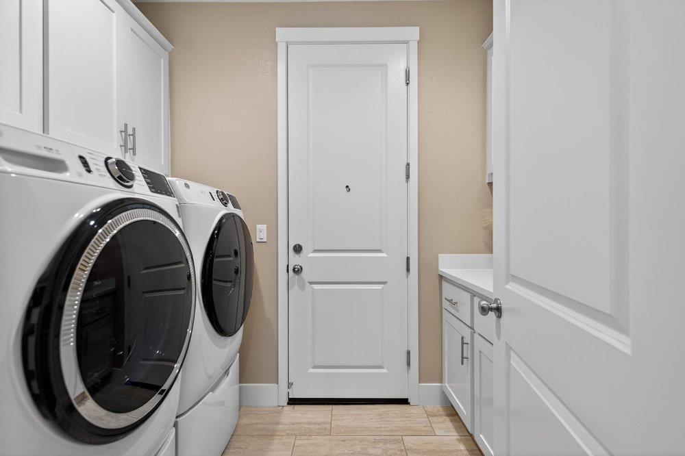 Detail Gallery Image 29 of 70 For 989 Pismo Ct, Hollister,  CA 95023 - 3 Beds | 3 Baths