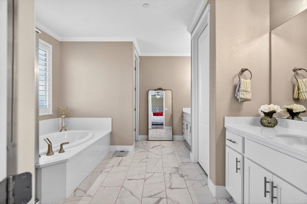 Detail Gallery Image 31 of 70 For 989 Pismo Ct, Hollister,  CA 95023 - 3 Beds | 3 Baths