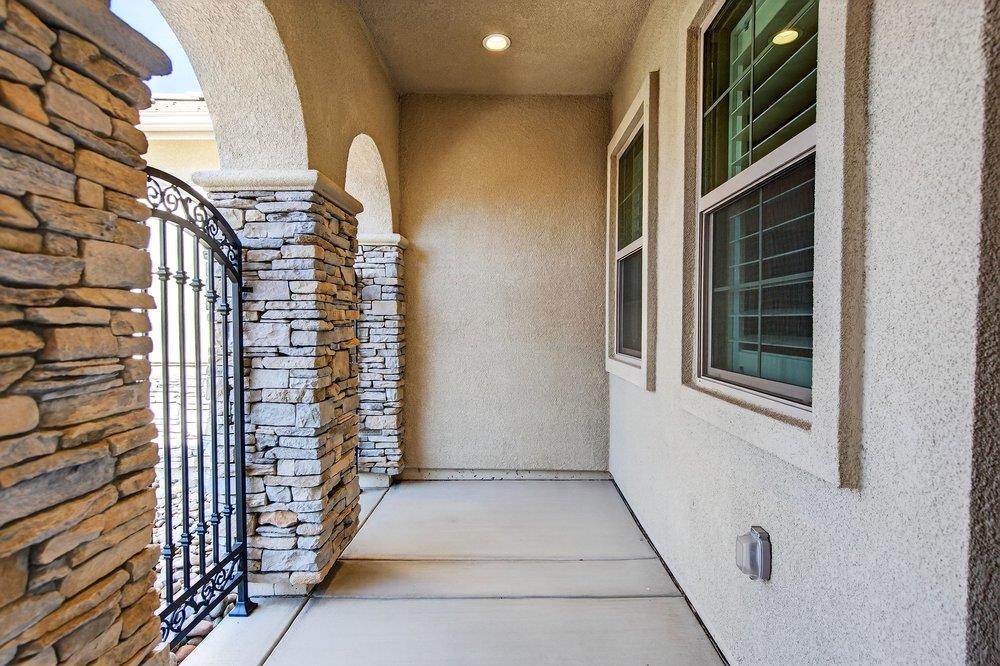 Detail Gallery Image 6 of 70 For 989 Pismo Ct, Hollister,  CA 95023 - 3 Beds | 3 Baths