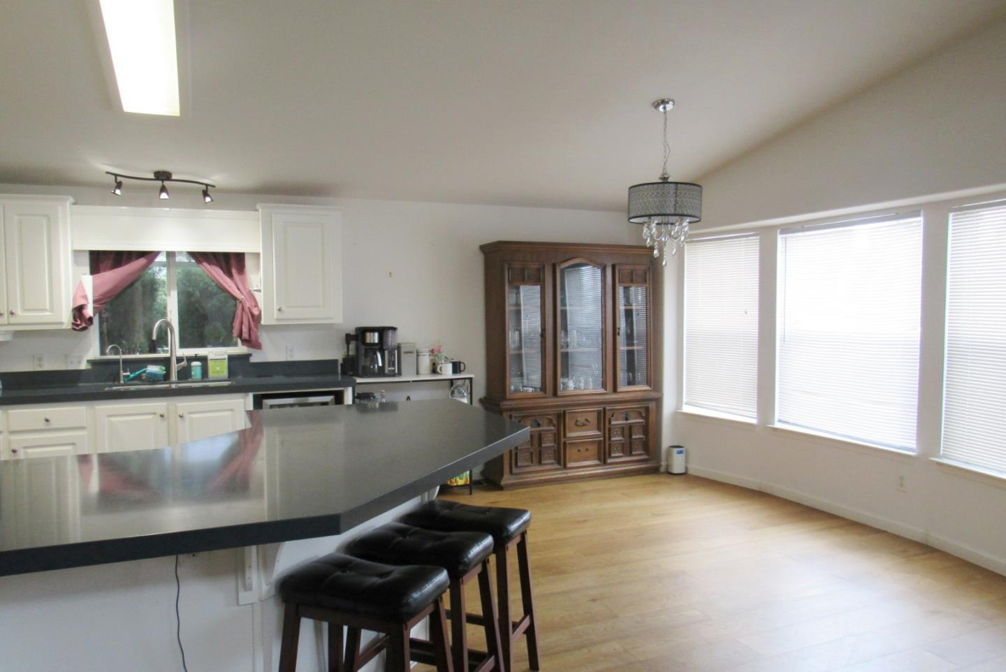 Detail Gallery Image 4 of 27 For 1220 Vienna Dr #510,  Sunnyvale,  CA 94089 - 3 Beds | 2 Baths