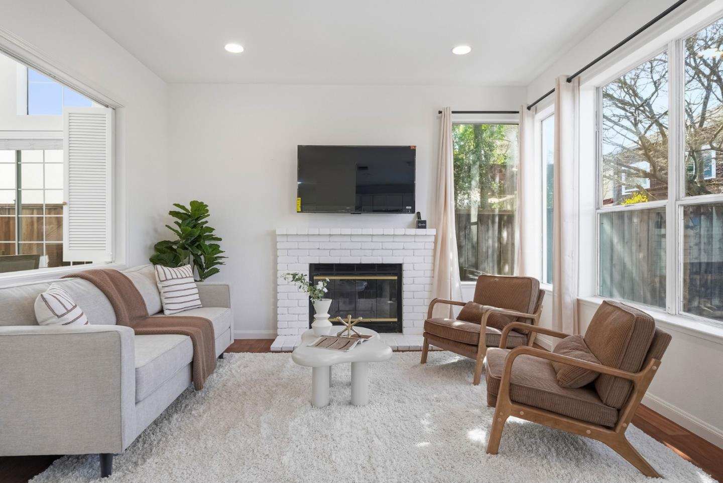 Detail Gallery Image 14 of 56 For 1608 Mission Springs Cir, San Jose,  CA 95131 - 4 Beds | 2/1 Baths