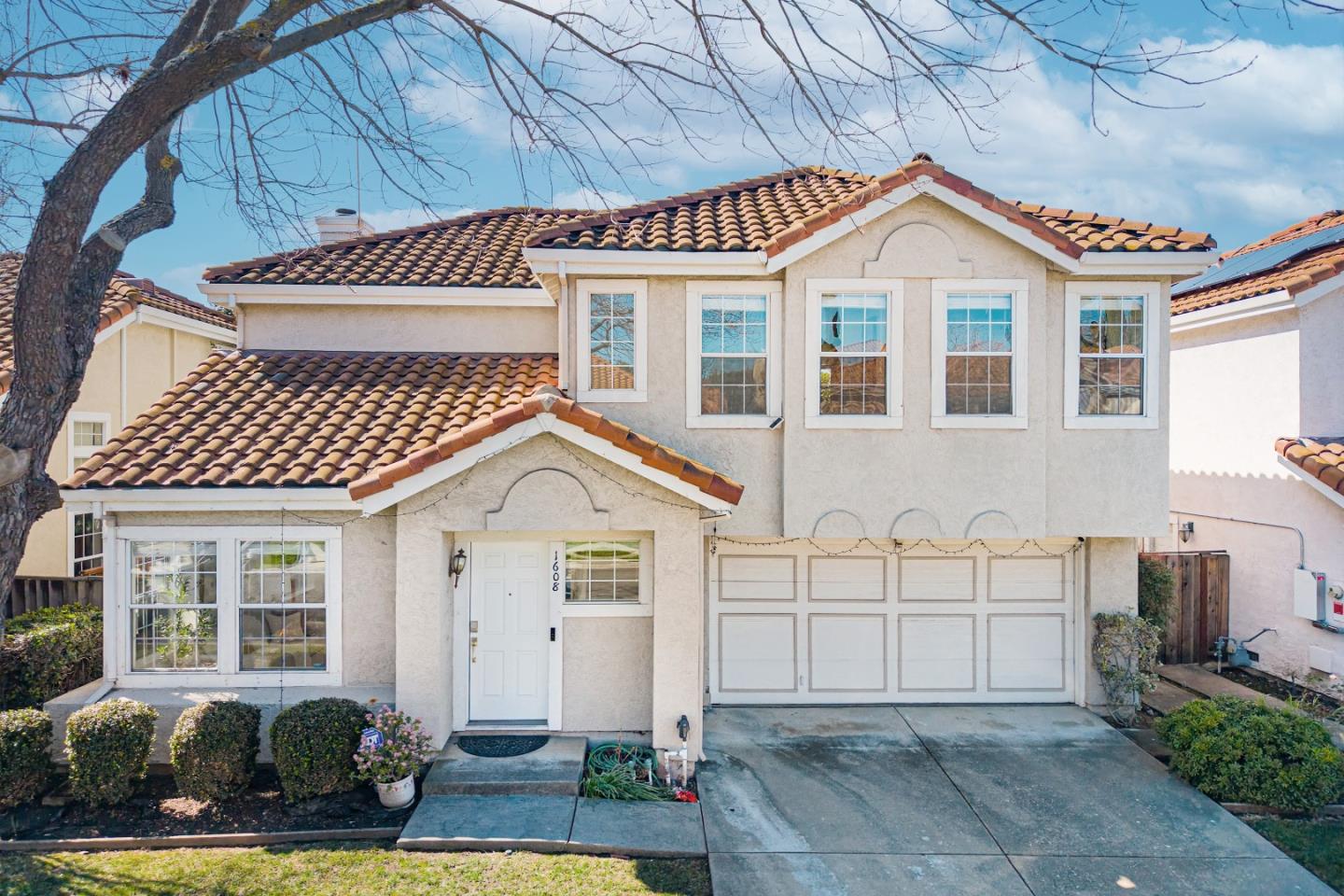 Detail Gallery Image 2 of 56 For 1608 Mission Springs Cir, San Jose,  CA 95131 - 4 Beds | 2/1 Baths