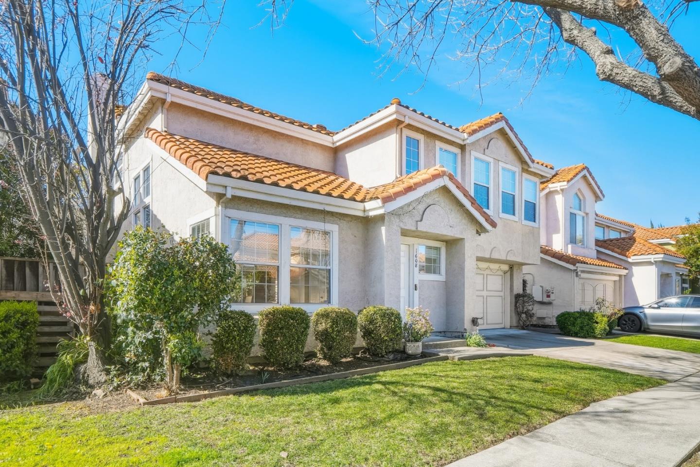 Detail Gallery Image 3 of 56 For 1608 Mission Springs Cir, San Jose,  CA 95131 - 4 Beds | 2/1 Baths