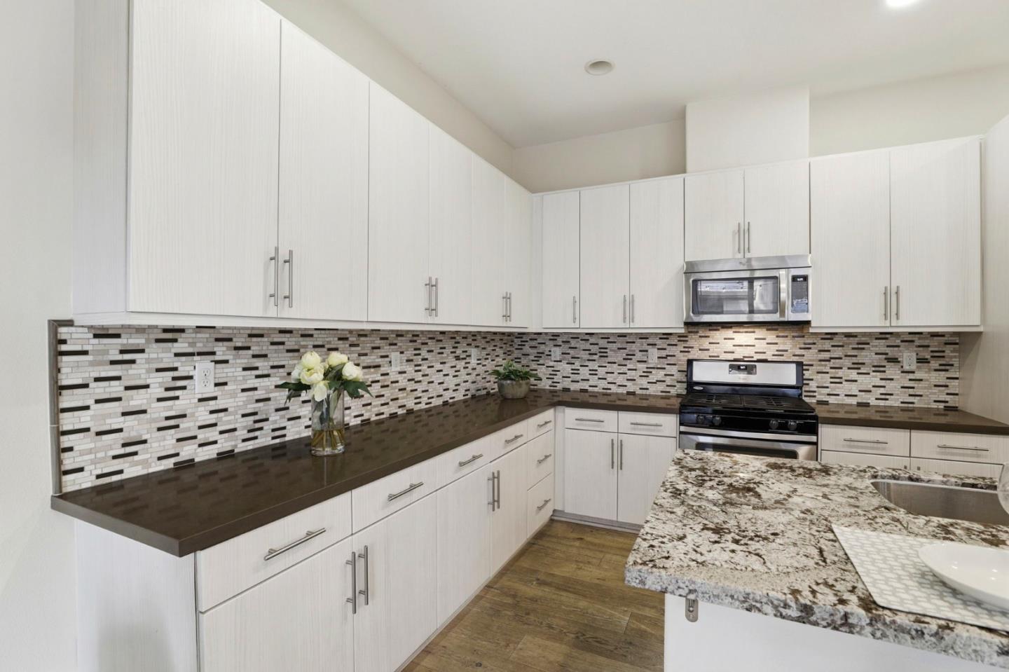 Detail Gallery Image 4 of 39 For 287 Odyssey Ln, Milpitas,  CA 95035 - 2 Beds | 2/1 Baths