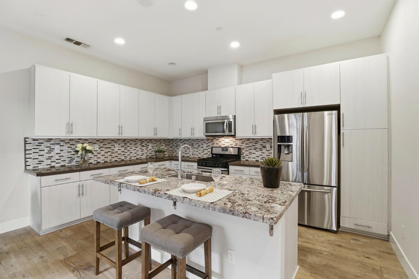 Detail Gallery Image 7 of 39 For 287 Odyssey Ln, Milpitas,  CA 95035 - 2 Beds | 2/1 Baths