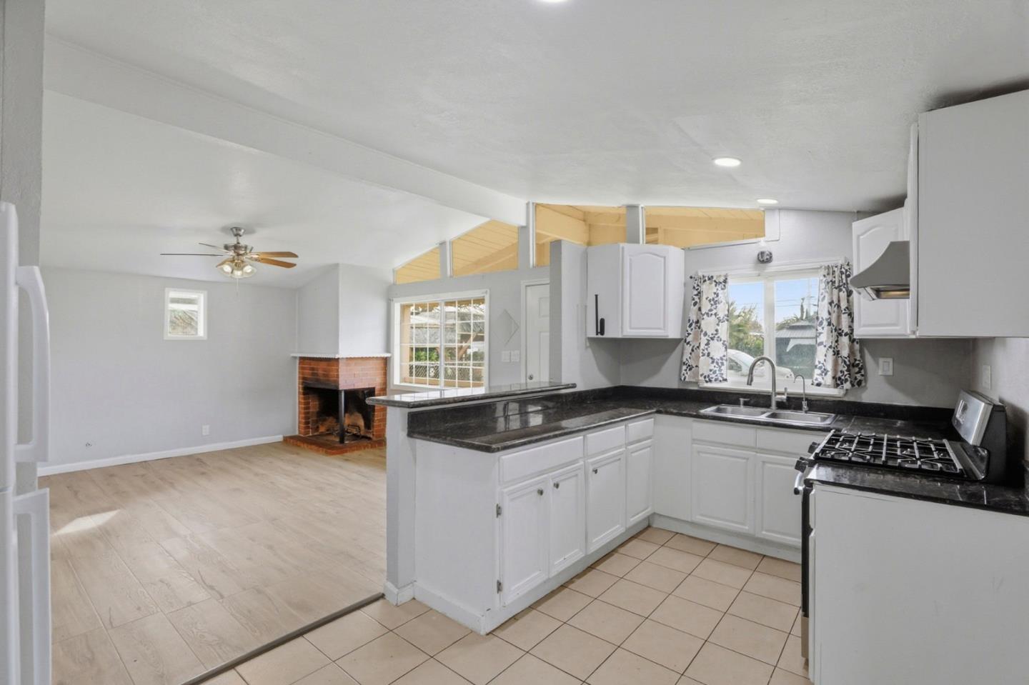 Detail Gallery Image 10 of 40 For 5741 39th St, Sacramento,  CA 95824 - 4 Beds | 3 Baths