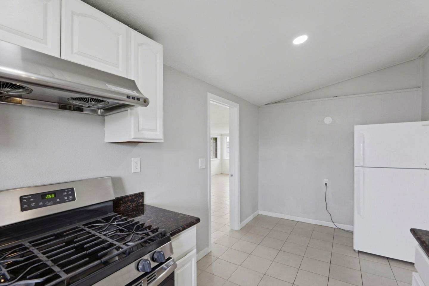 Detail Gallery Image 11 of 40 For 5741 39th St, Sacramento,  CA 95824 - 4 Beds | 3 Baths