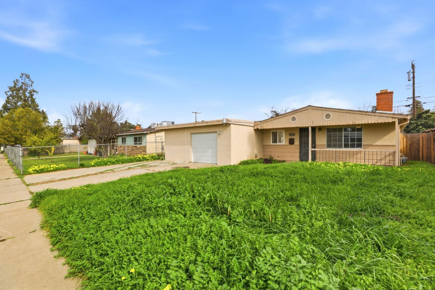 Detail Gallery Image 2 of 40 For 5741 39th St, Sacramento,  CA 95824 - 4 Beds | 3 Baths