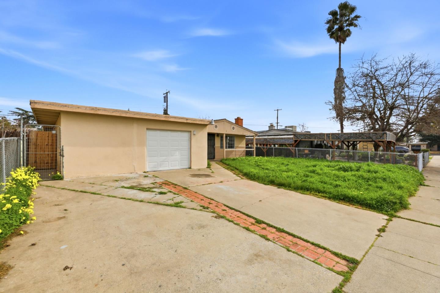 Detail Gallery Image 3 of 40 For 5741 39th St, Sacramento,  CA 95824 - 4 Beds | 3 Baths