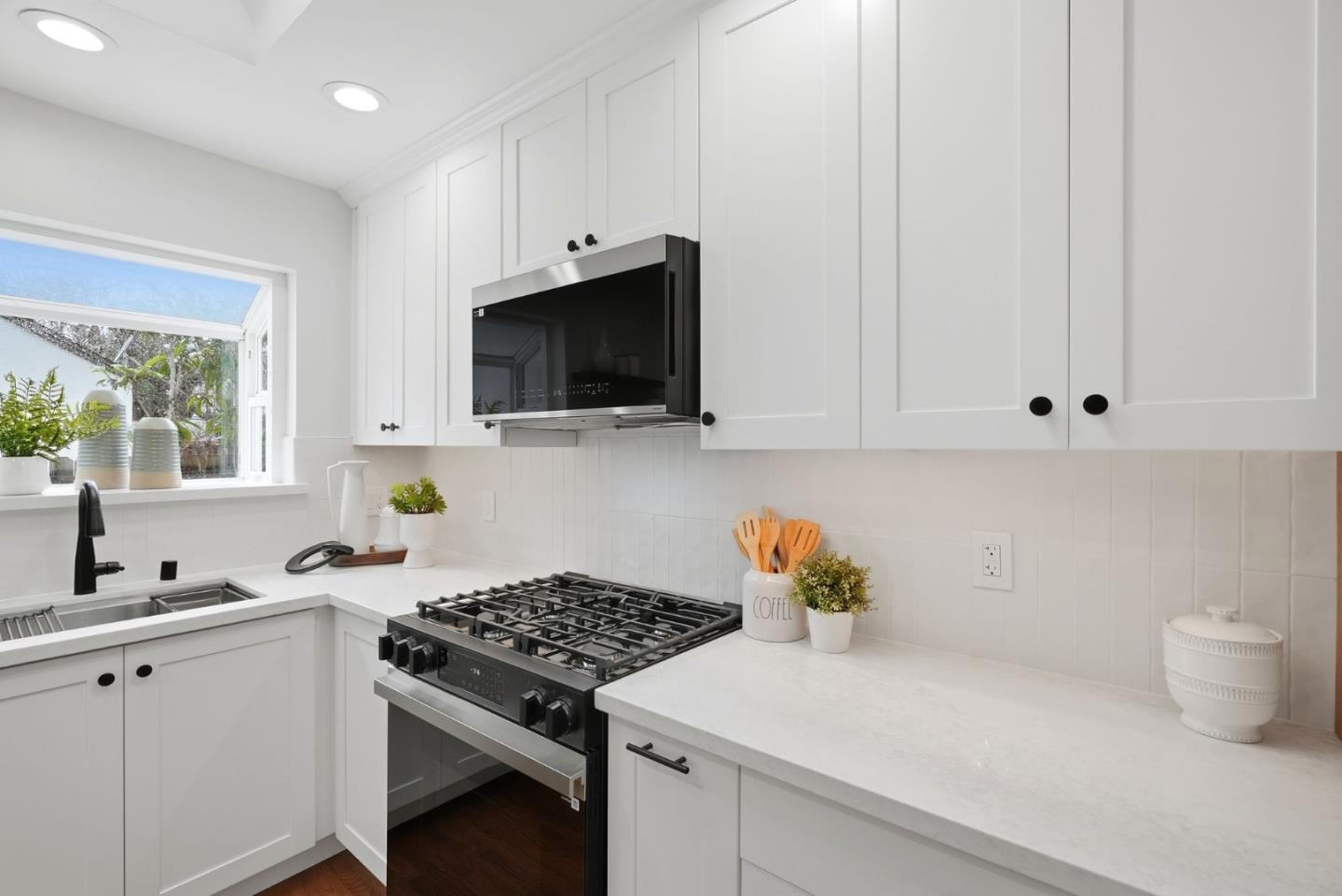 Detail Gallery Image 18 of 28 For 745 Birch Ave, San Mateo,  CA 94402 - 3 Beds | 1 Baths