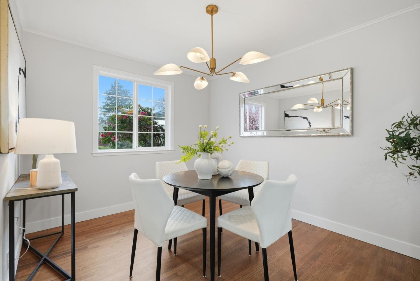 Detail Gallery Image 5 of 28 For 745 Birch Ave, San Mateo,  CA 94402 - 3 Beds | 1 Baths