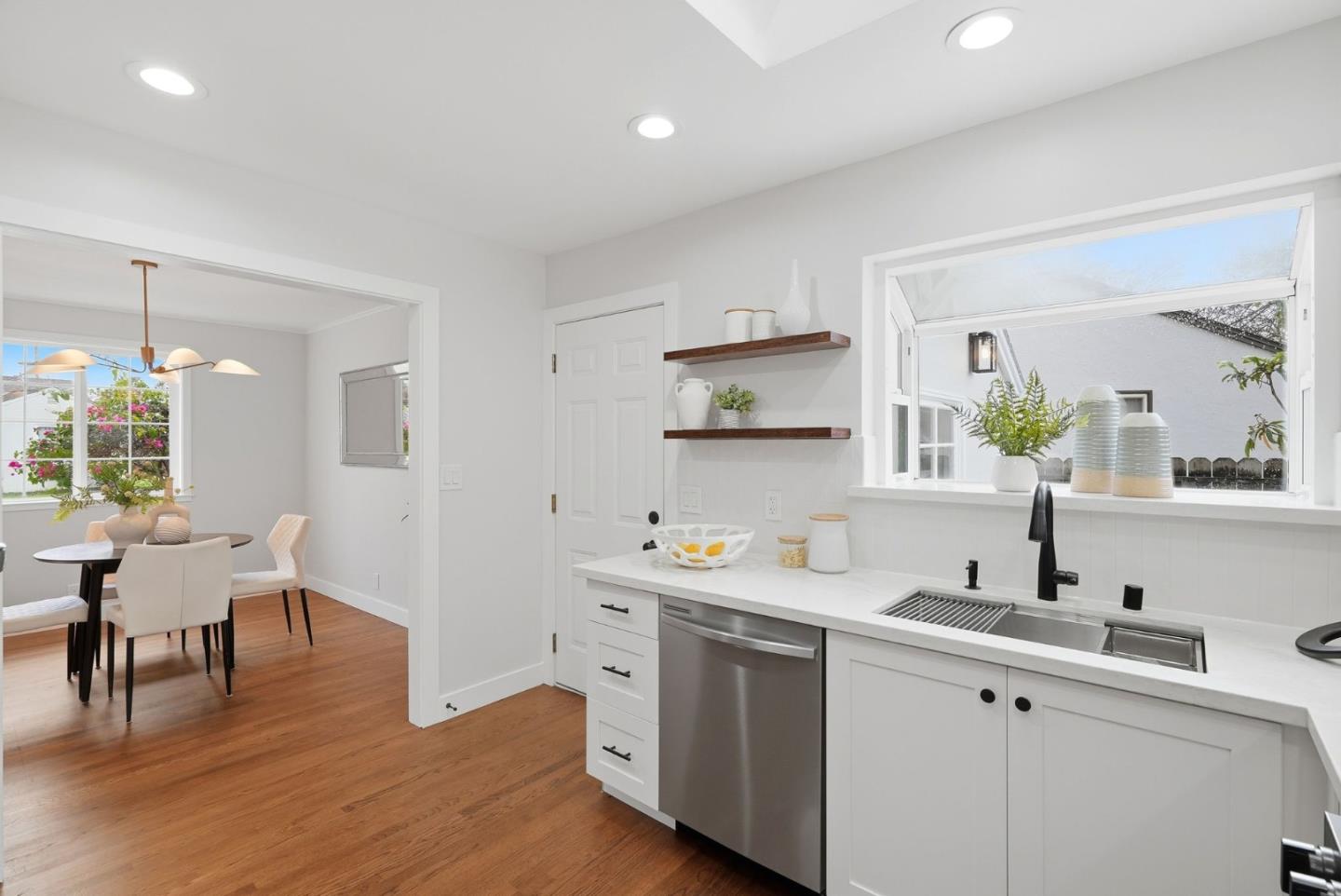 Detail Gallery Image 7 of 28 For 745 Birch Ave, San Mateo,  CA 94402 - 3 Beds | 1 Baths