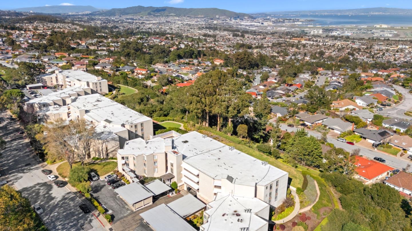 Detail Gallery Image 2 of 23 For 360 Vallejo Dr #105,  Millbrae,  CA 94030 - 3 Beds | 2 Baths