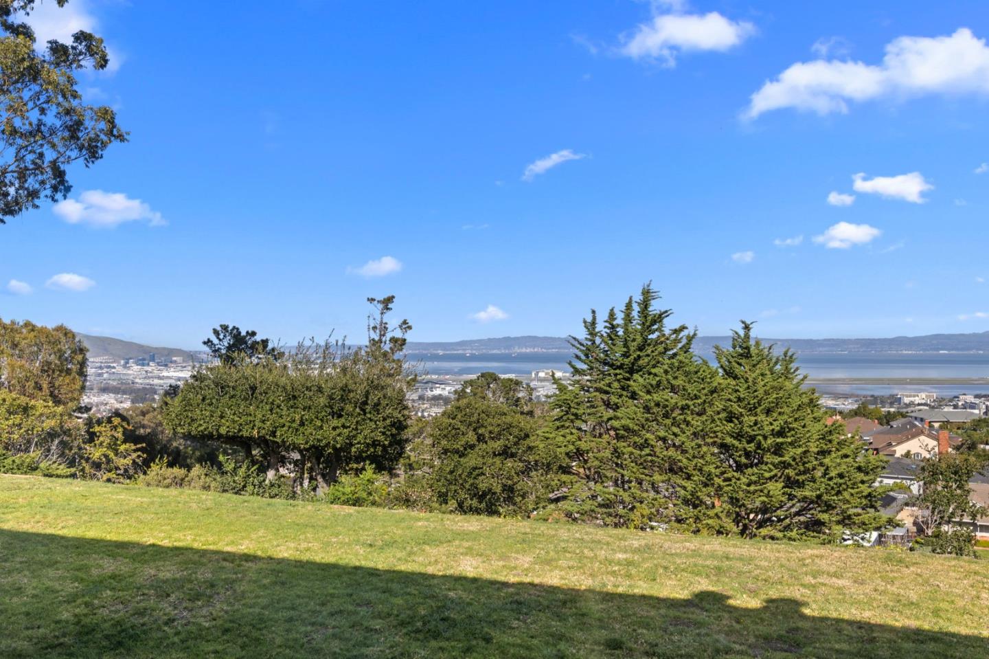 Detail Gallery Image 5 of 23 For 360 Vallejo Dr #105,  Millbrae,  CA 94030 - 3 Beds | 2 Baths