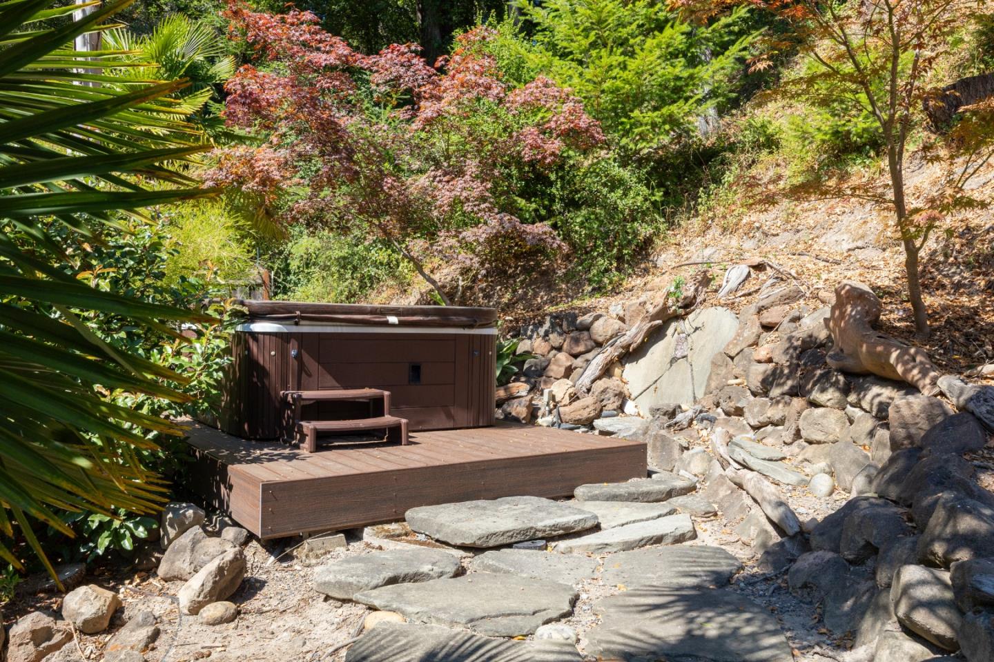 Detail Gallery Image 11 of 43 For 101 Endlich Dr, Santa Cruz,  CA 95060 - 5 Beds | 3/1 Baths