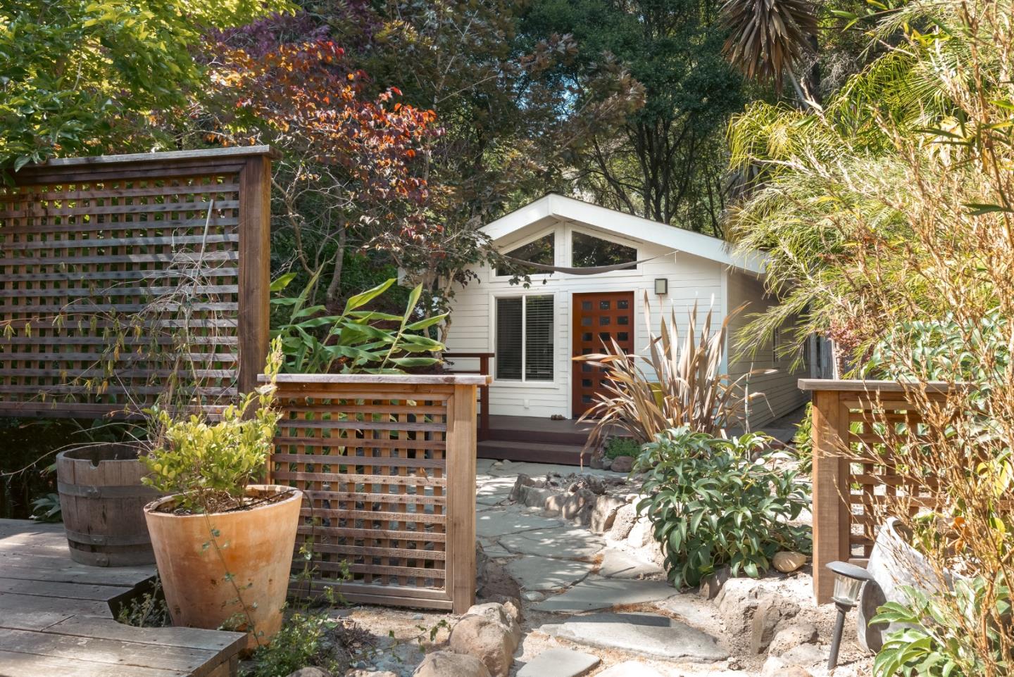 Detail Gallery Image 12 of 43 For 101 Endlich Dr, Santa Cruz,  CA 95060 - 5 Beds | 3/1 Baths