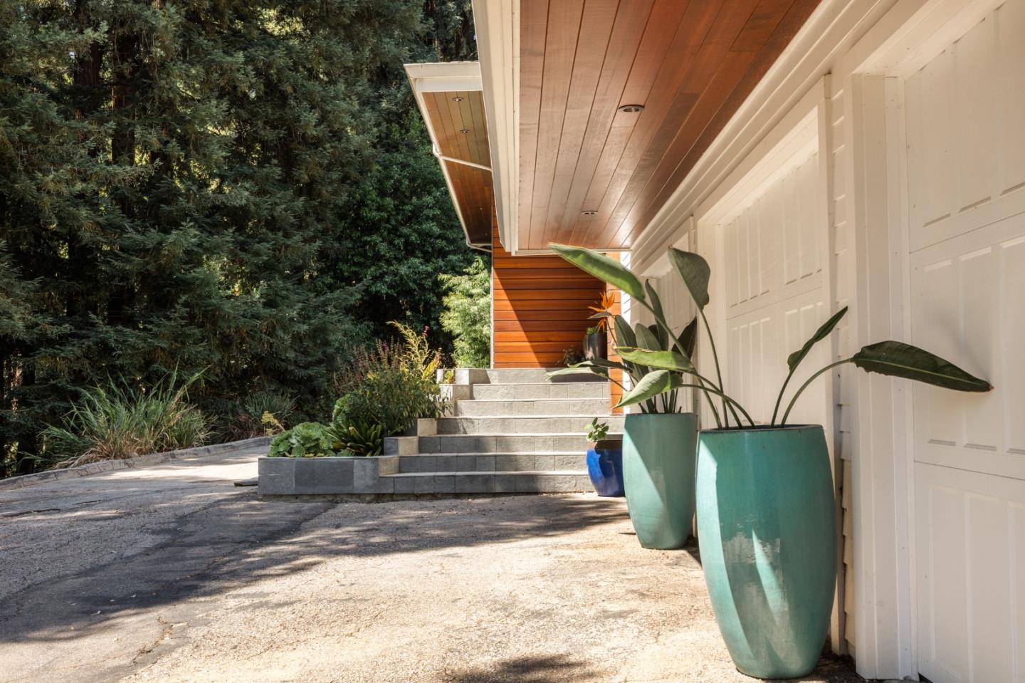 Detail Gallery Image 3 of 43 For 101 Endlich Dr, Santa Cruz,  CA 95060 - 5 Beds | 3/1 Baths