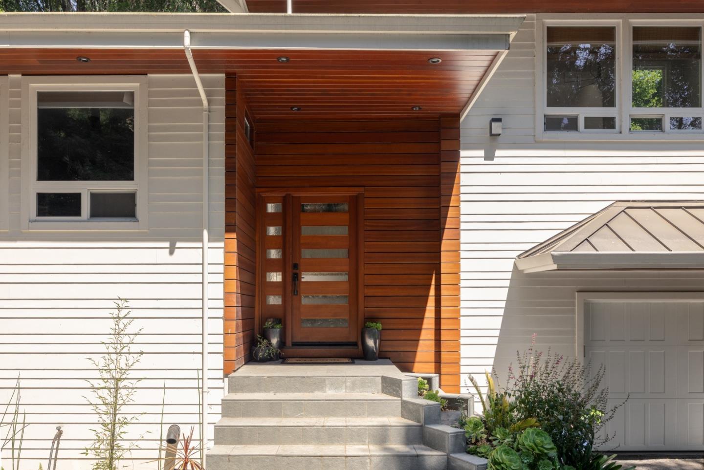 Detail Gallery Image 4 of 43 For 101 Endlich Dr, Santa Cruz,  CA 95060 - 5 Beds | 3/1 Baths