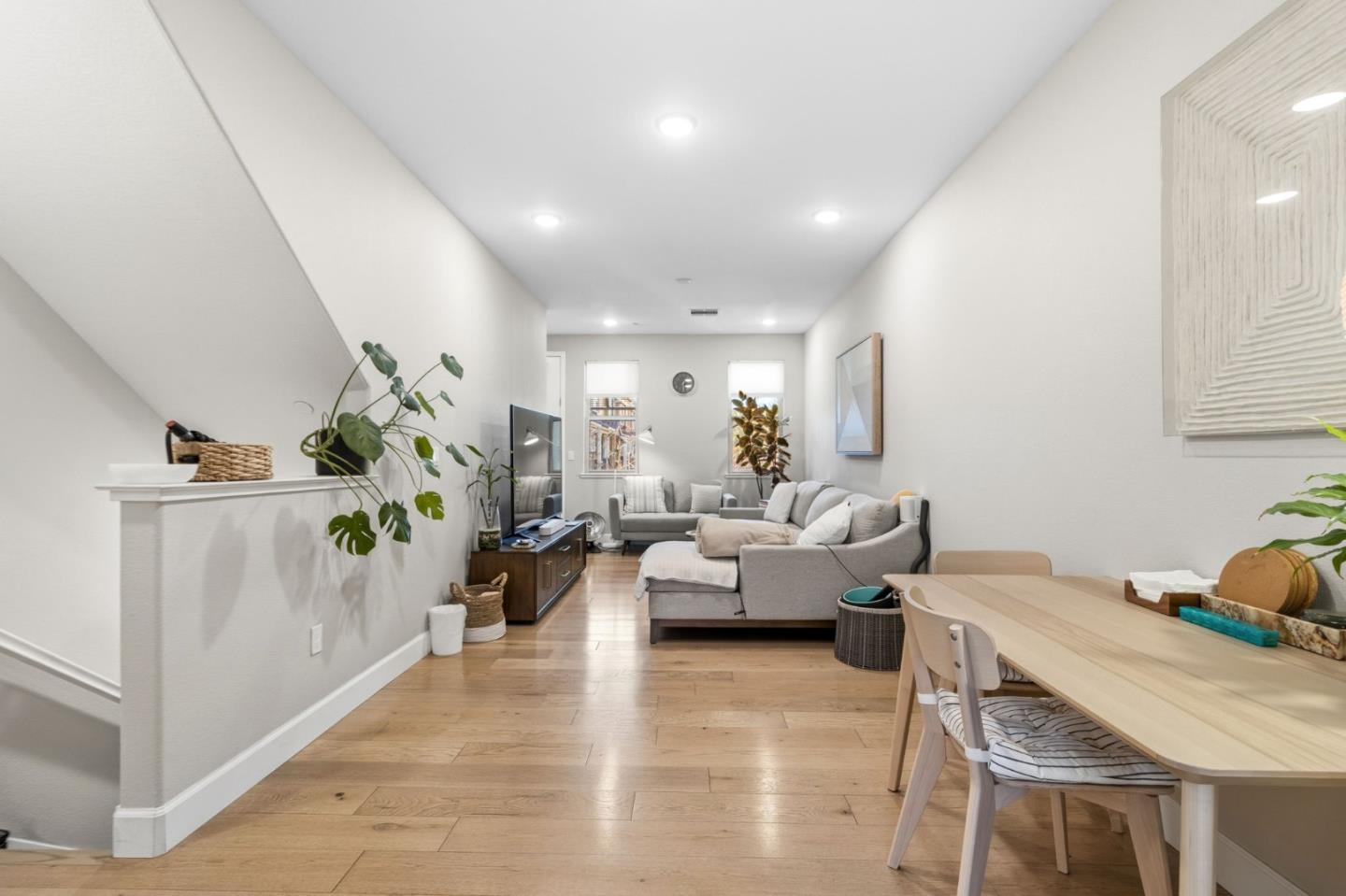 Detail Gallery Image 3 of 24 For 651 Cinnamon, Mountain View,  CA 94043 - 2 Beds | 2 Baths