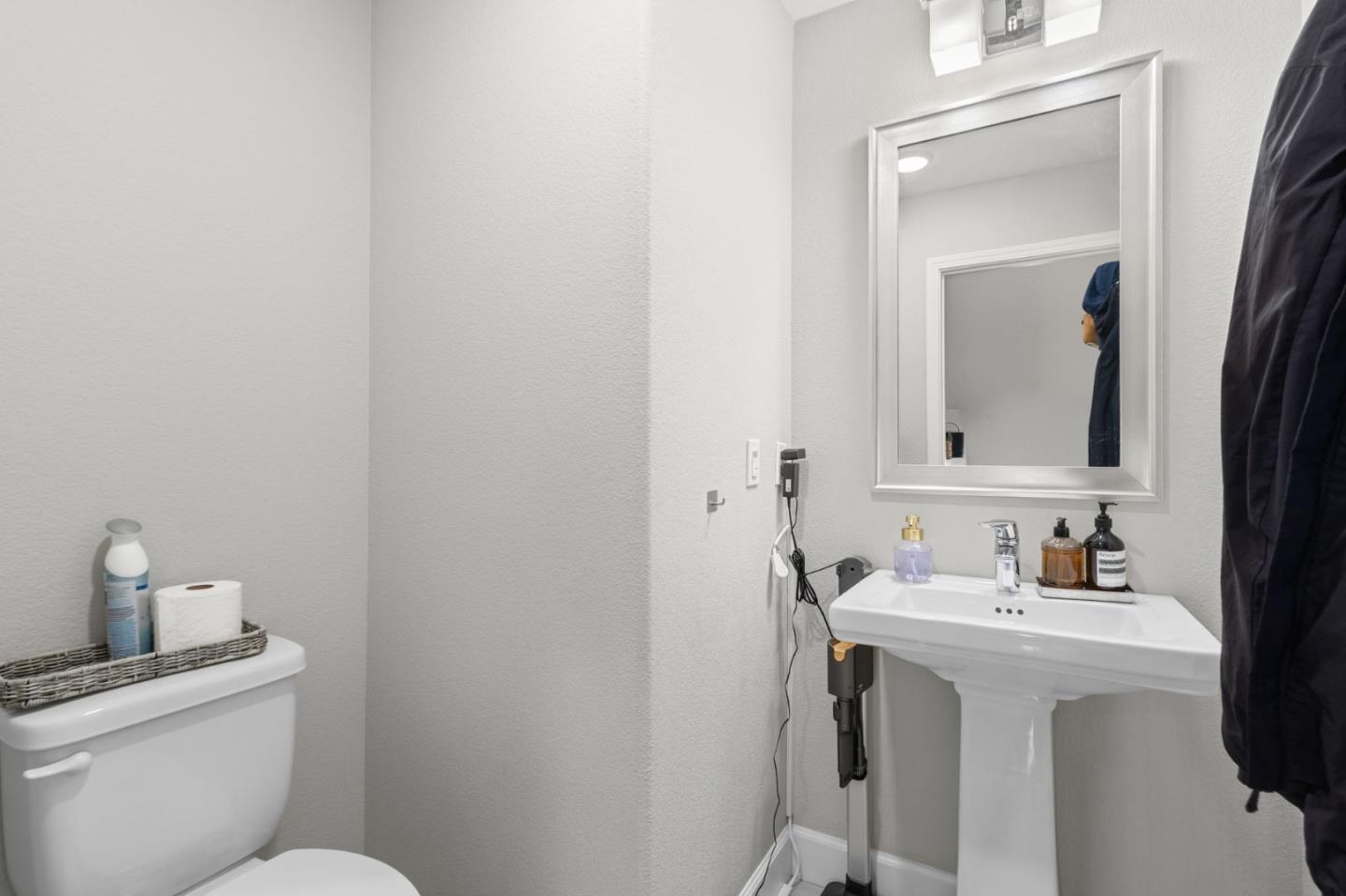 Detail Gallery Image 8 of 24 For 651 Cinnamon, Mountain View,  CA 94043 - 2 Beds | 2 Baths