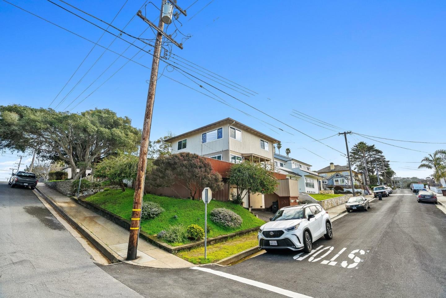 Detail Gallery Image 3 of 44 For 301 7th St, Pacific Grove,  CA 93950 - – Beds | – Baths