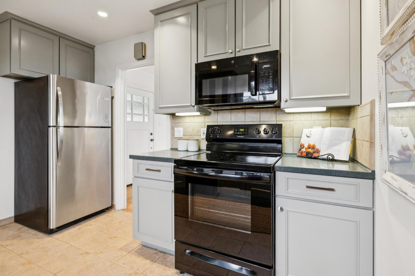 Detail Gallery Image 18 of 44 For 1140 Harbor Blvd, Belmont,  CA 94002 - 3 Beds | 1 Baths