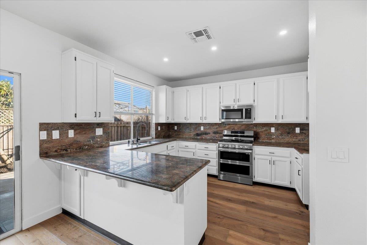 Detail Gallery Image 11 of 52 For 637 Powderhorn Ave, Santa Rosa,  CA 95407 - 4 Beds | 2/1 Baths