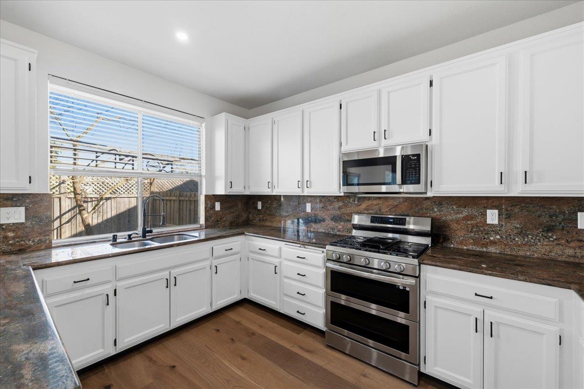 Detail Gallery Image 12 of 52 For 637 Powderhorn Ave, Santa Rosa,  CA 95407 - 4 Beds | 2/1 Baths