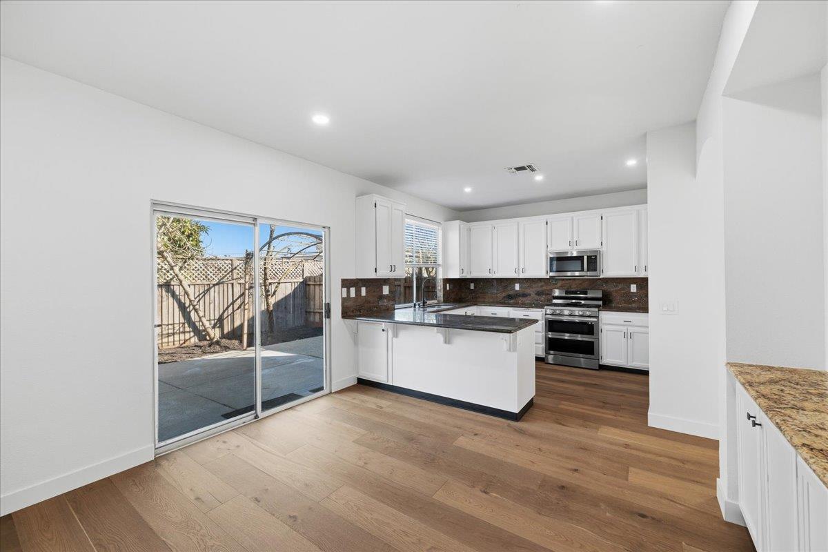 Detail Gallery Image 15 of 52 For 637 Powderhorn Ave, Santa Rosa,  CA 95407 - 4 Beds | 2/1 Baths